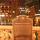 Placa conmemorativa en el río de Chicago por lo ocurrido. Wikimedia Commons